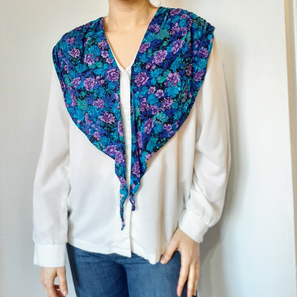 Vintage shirt with integrated scarf - Picture 2 of 3